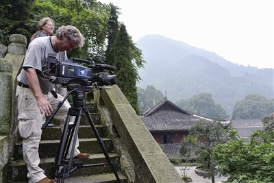 德国黑森州电视台摄制组来乐拍摄取景 聚焦乐山文旅魅力